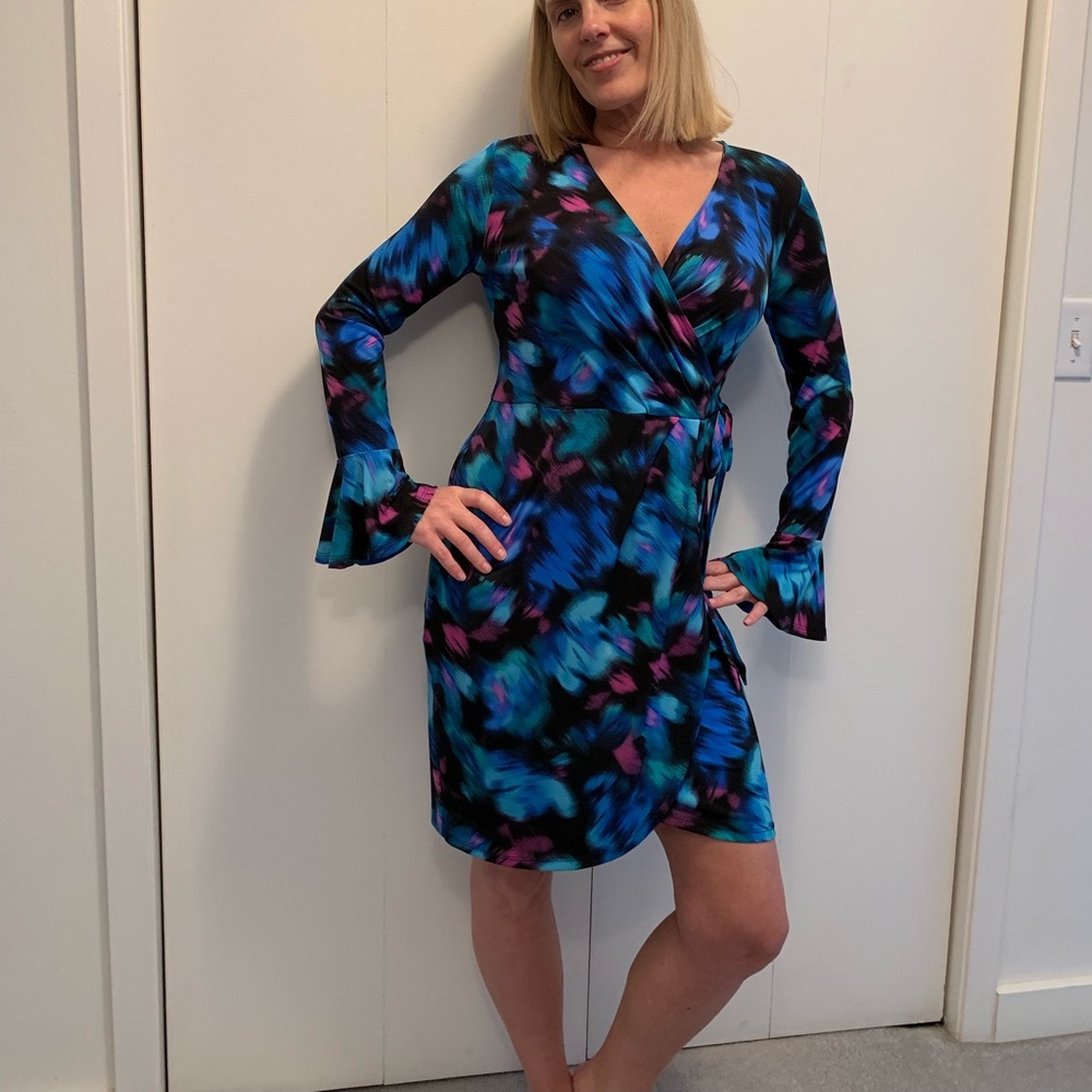 Crossover bell sleeved dress